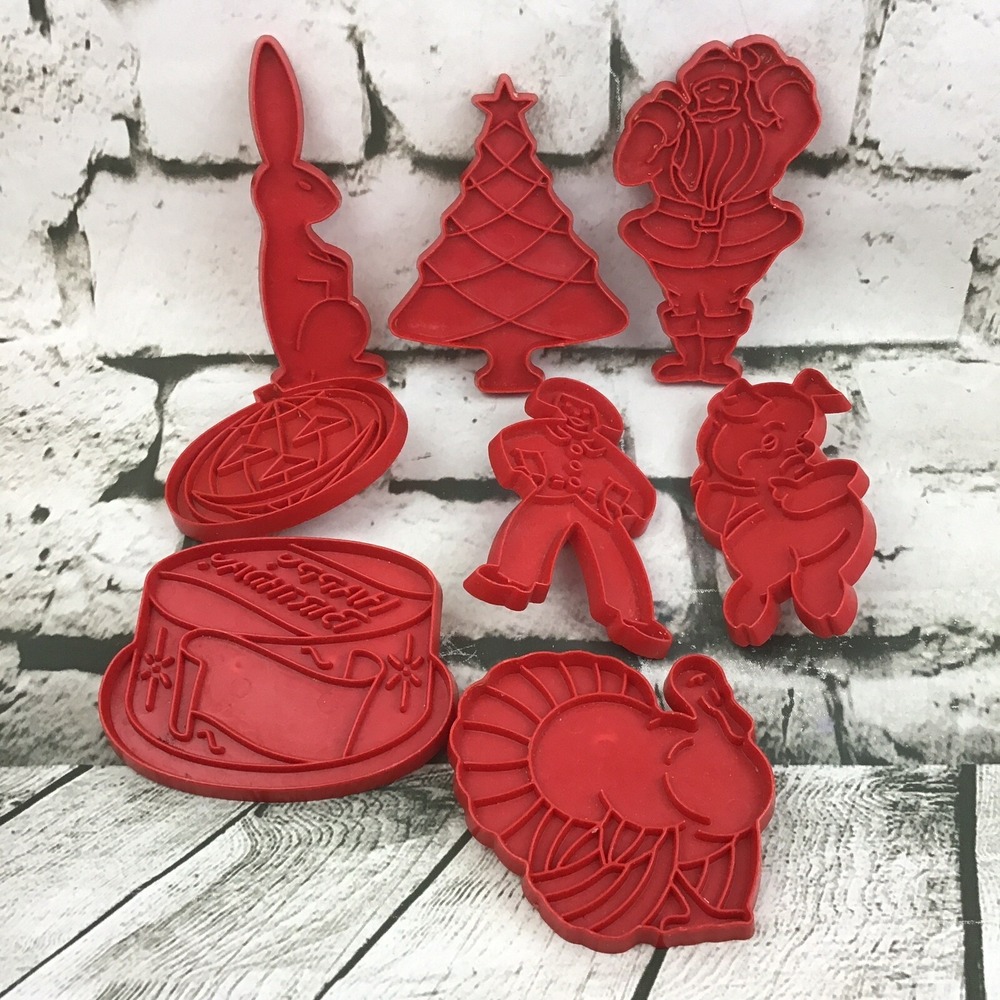 Vintage Tupperware Red Cookie Cutters Turkey Pumpkin‎ Bunny Santa Lot Of 8